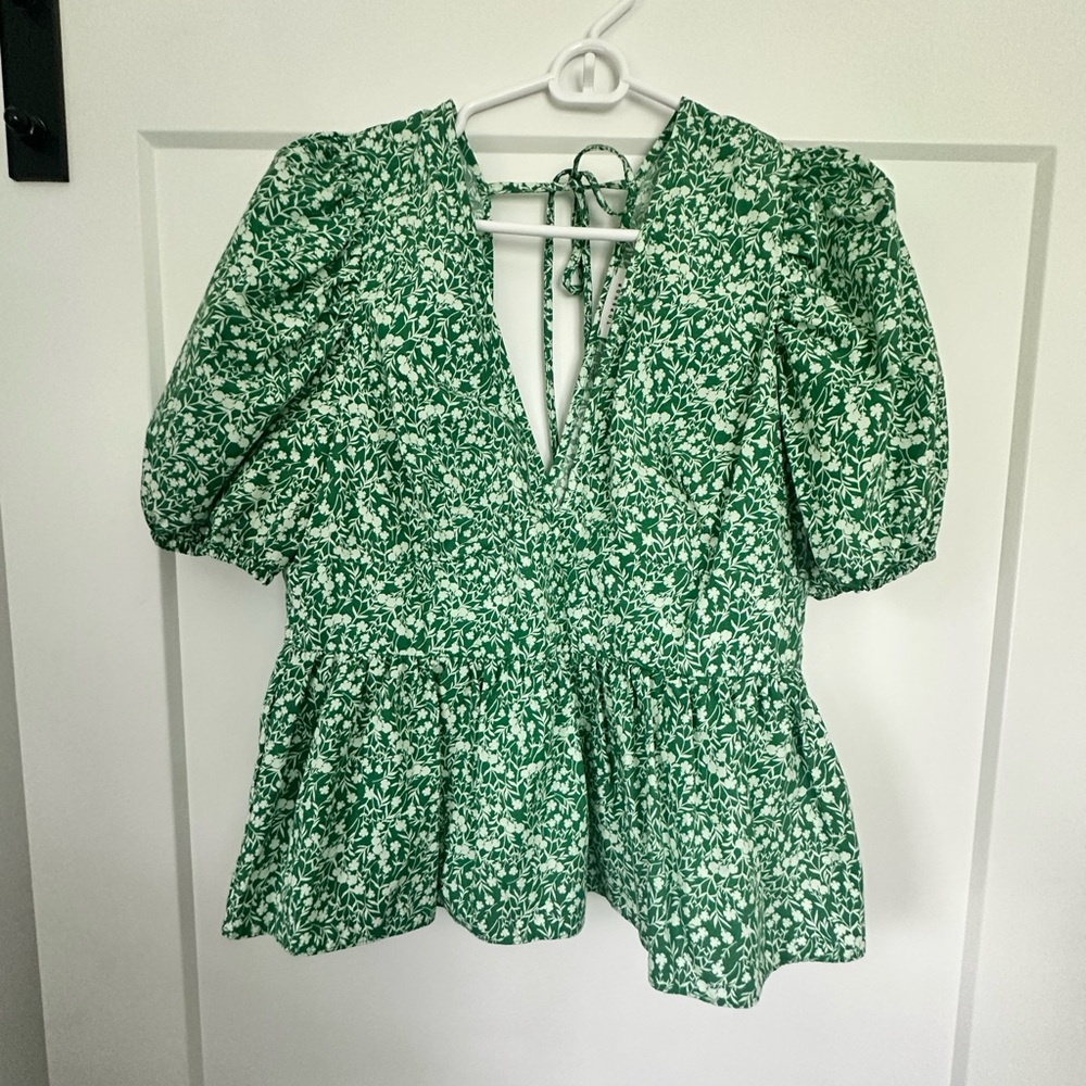 Topshop Green Floral V-Neck Puff Sleeve Peplum Top
